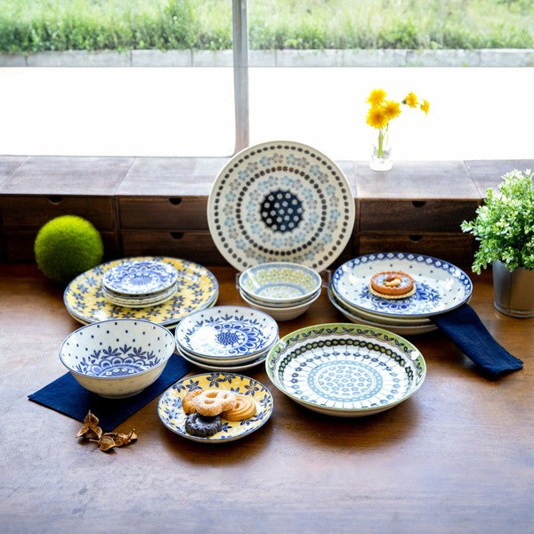 Pottery Field Set of 8 Small Plates in Wooden Box