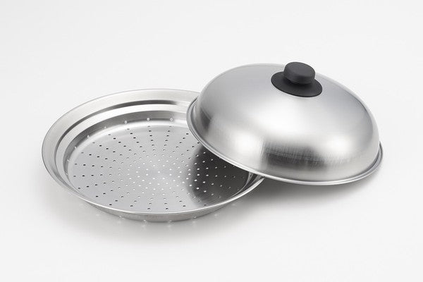 Easy steaming plate for placing on a frying pan