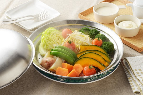 Easy steaming plate for placing on a frying pan