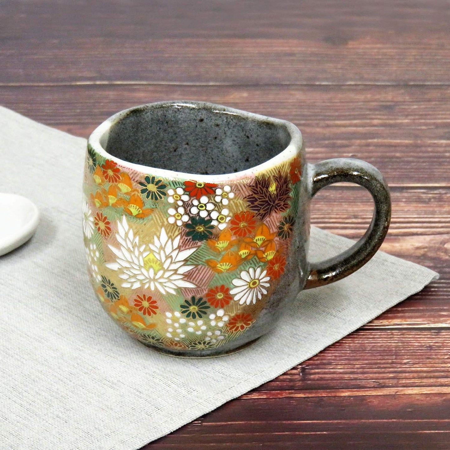 Kutani Ware Ceramic Mug with Gold Flower Motif, High-End Japanese Tableware